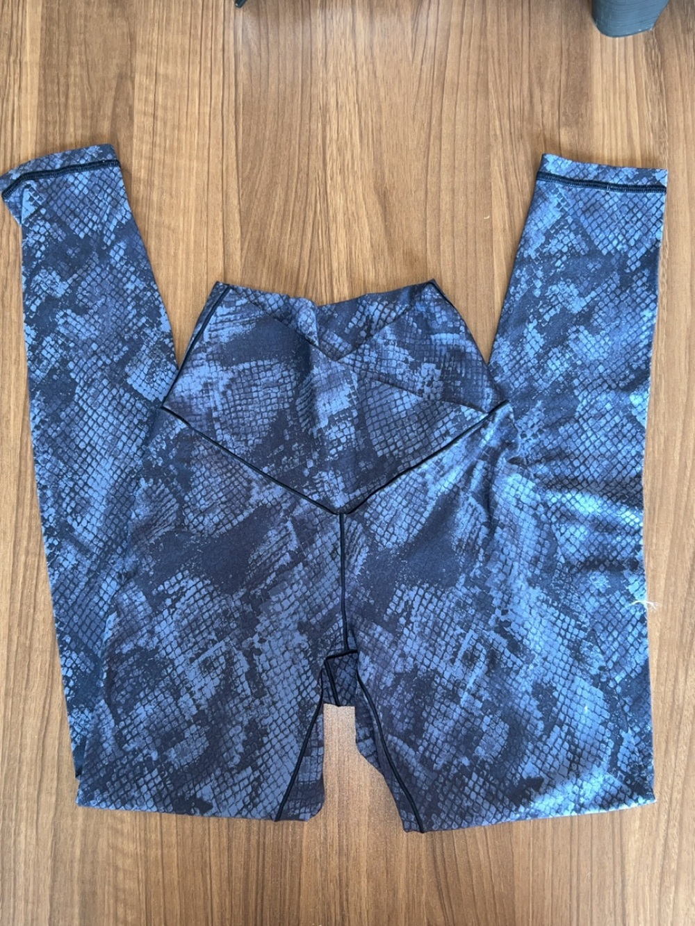 aerie High-Waist Snake Print Leggings in Blue and Black
